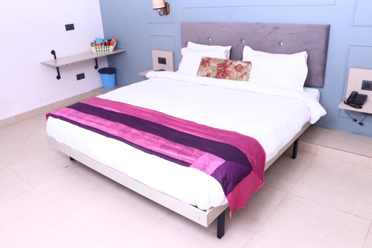 Virohaa Garden Hotel 加济阿巴德 外观 照片