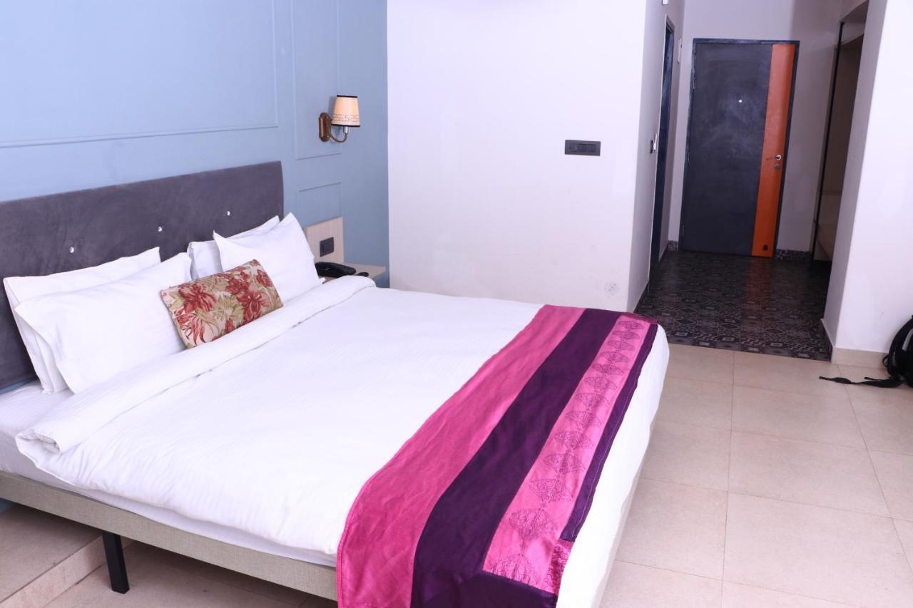 Virohaa Garden Hotel 加济阿巴德 外观 照片