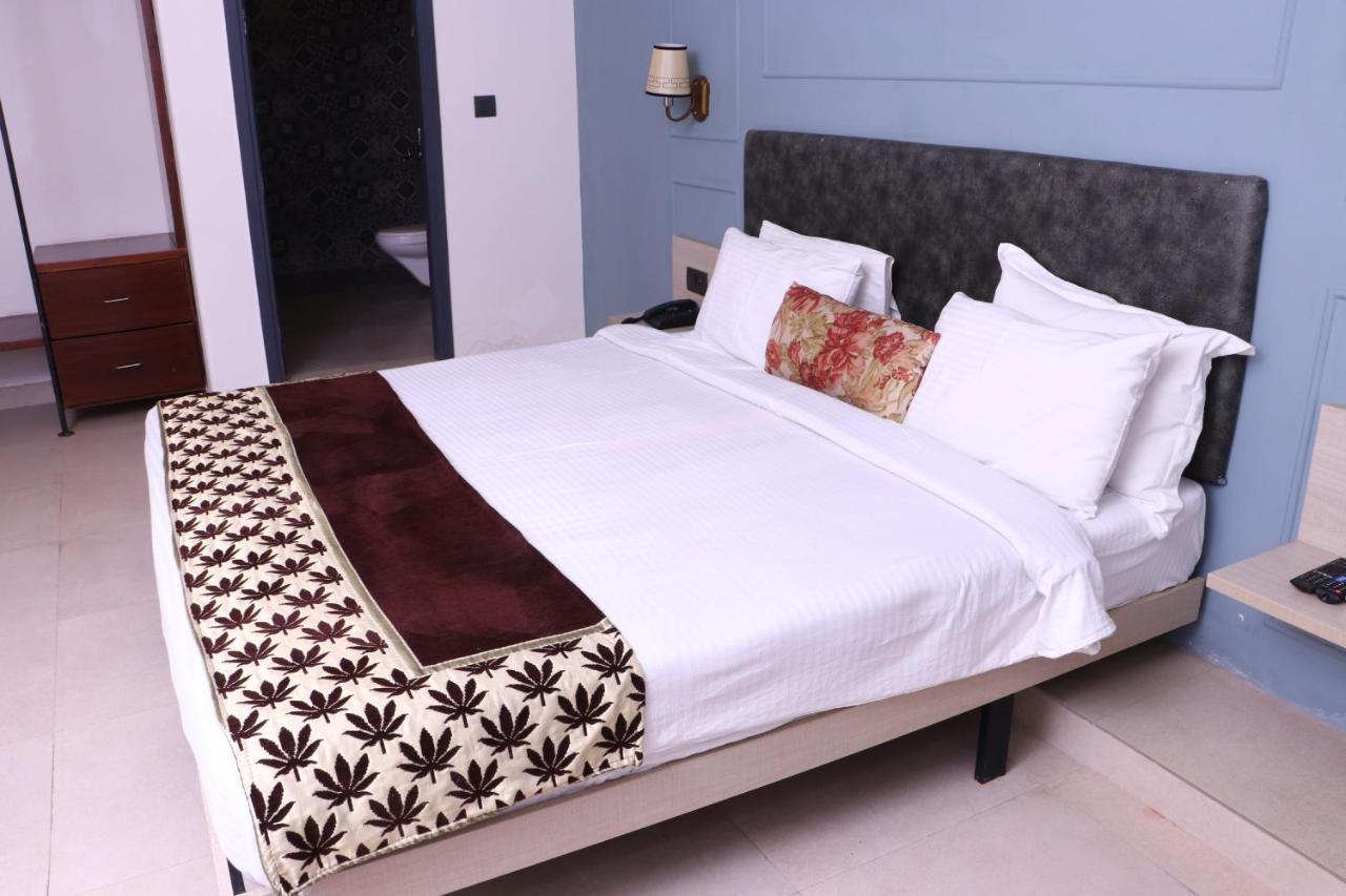 Virohaa Garden Hotel 加济阿巴德 外观 照片